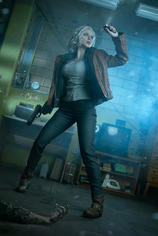 俄罗斯Coser对《生化危机9》女主格蕾丝进行演绎