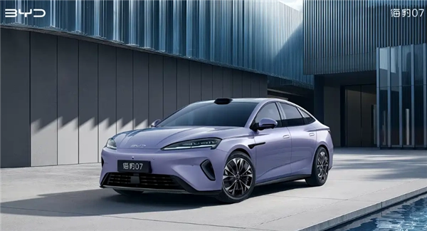 比亚迪海豹07EV上市，起售价16.99万元：搭载第二代刀片电池，享一年免费闪充权益