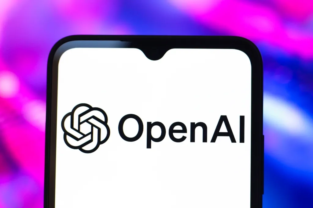 OpenAI机器人部门负责人凯特琳·卡利诺夫斯基，因与五角大楼的相关协议问题选择辞职