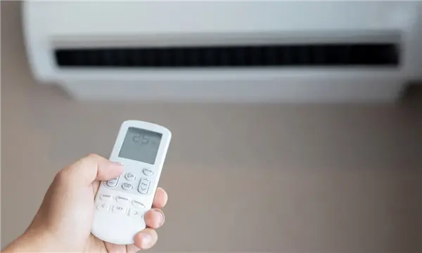 格力空调为何坚持不用铝管替代铜管？董明珠给出答案：为了让消费者用10年都不坏