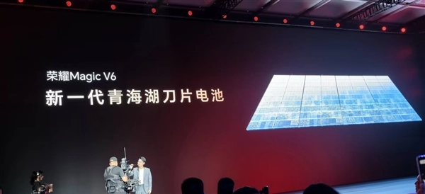 荣耀Magic V6实现折叠屏手机首次突破：配备7150mAh电池，刷新多项行业纪录