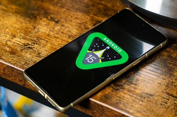 经典四曲面屏回归20周年iPhone将配备