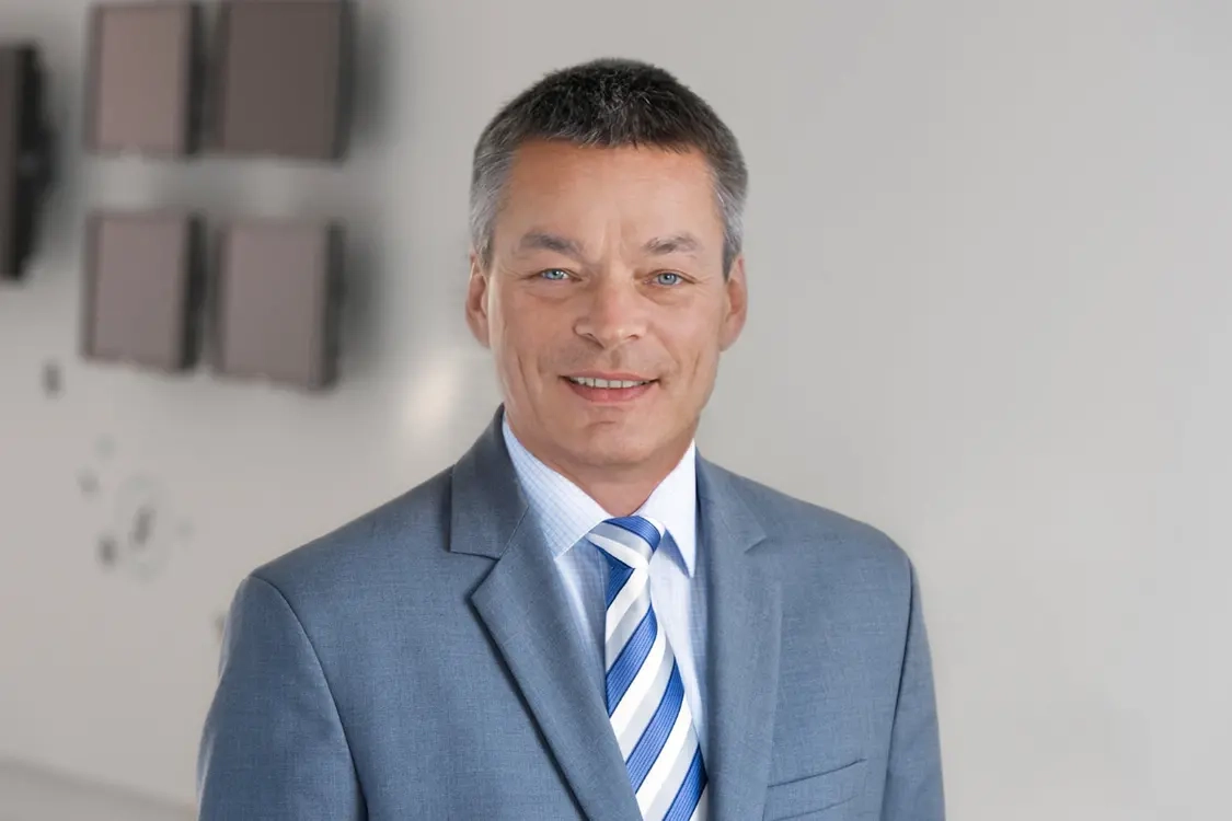顶尖光学领域专家加入华为，德国制度层面的瓶颈问题使人才外流现象进一步加剧