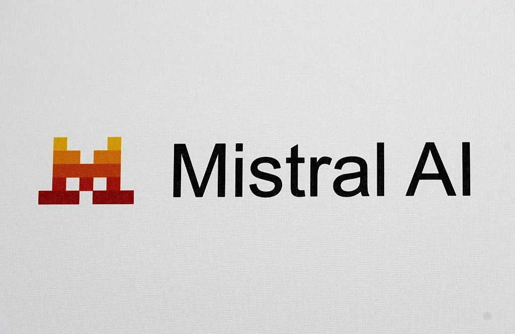 MistralAI通过筹集8.3亿美元债务，计划在巴黎周边建设数据中心