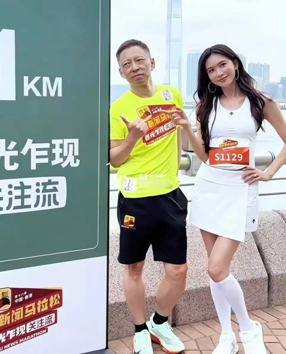 51岁林志玲与张朝阳同框参加马拉松！网友热议：这是公益之举还是作秀行为？