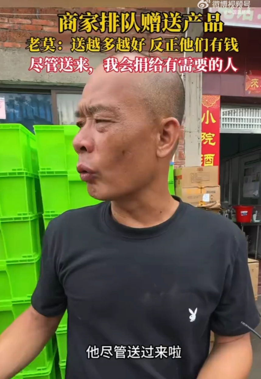 全网最抗拒走红的鸡煲店老板，终究还是“真香”了