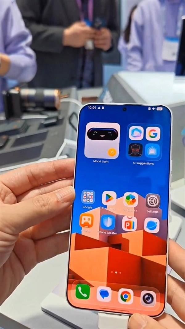 国产屏幕之光！0.8mm四等边直屏来袭：史上边框最窄设计