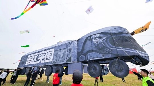 《暗区突围》名梗成热门  &ldquo;大运&rdquo;和&ldquo;老贝榨&rdquo;被制成风筝了？