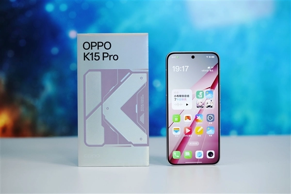 OPPO K15 Pro：首款采用天玑9500s芯片的风冷手机外观展示