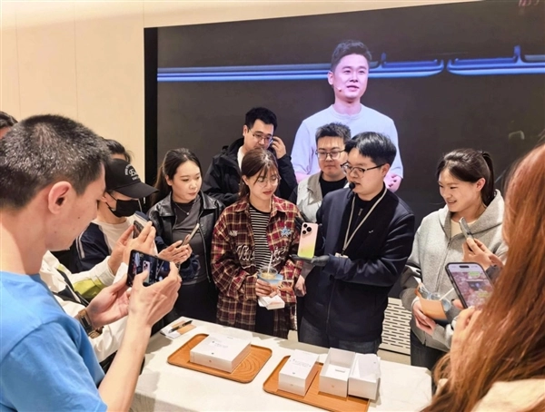 首发即热销！搭载HarmonyOS 6.1的华为Pura 90系列 好看更实用