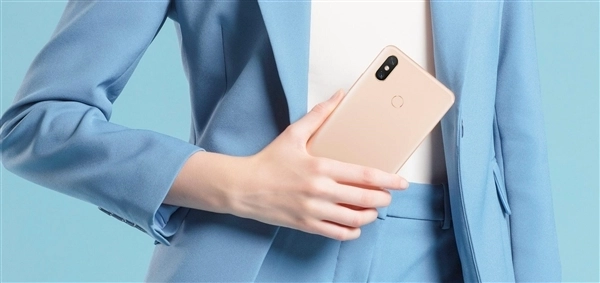 巨屏阵营再添猛将！小米REDMI 7英寸旗舰年底亮相：勾起小米Max的回忆