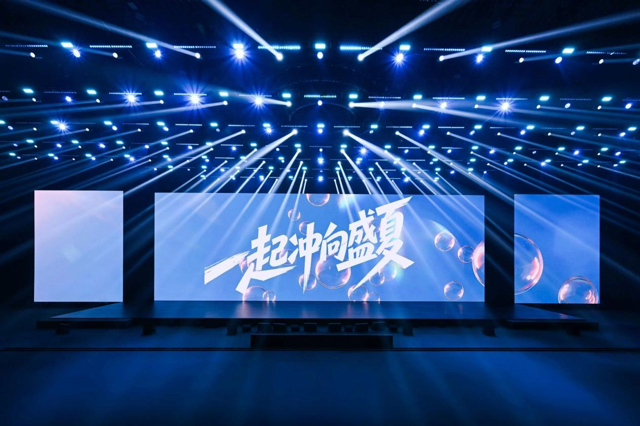 夏日出片宝藏登场，华为nova 16系列借2亿红枫配置突破同档影像天花板