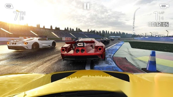 真实赛车4官方正版4