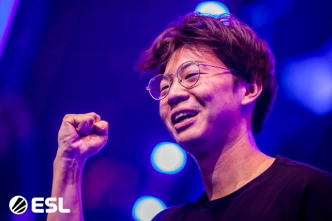 书写新篇章！IEM卡托维兹站《星际争霸2》赛事中，中国选手李培楠成功登顶